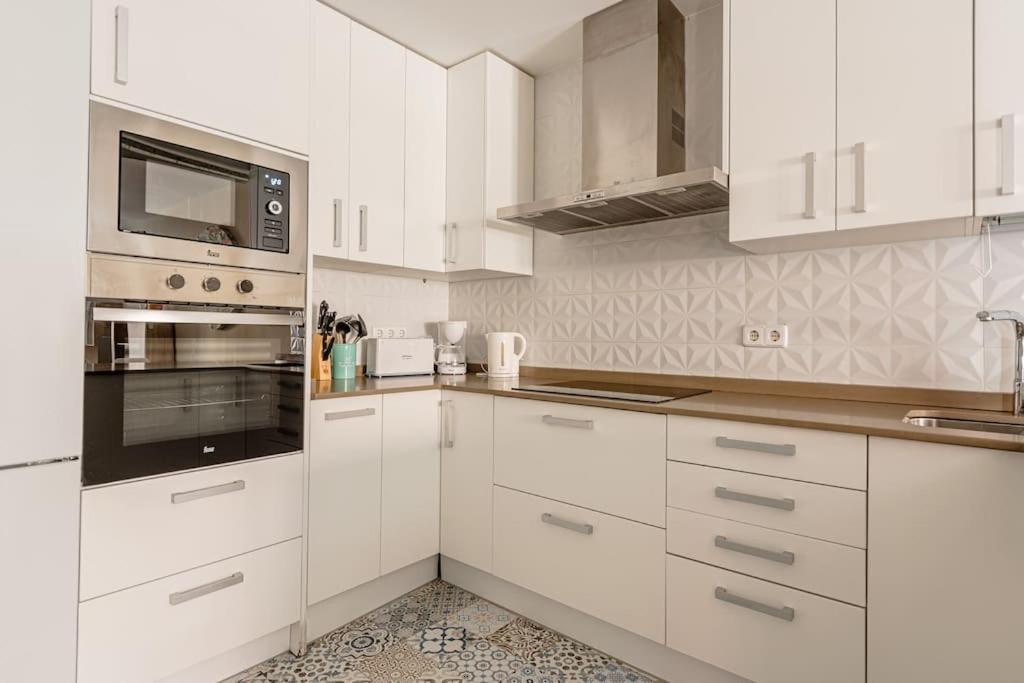 Luminous For 7 Pax In Tetuan - Pb * Madrid