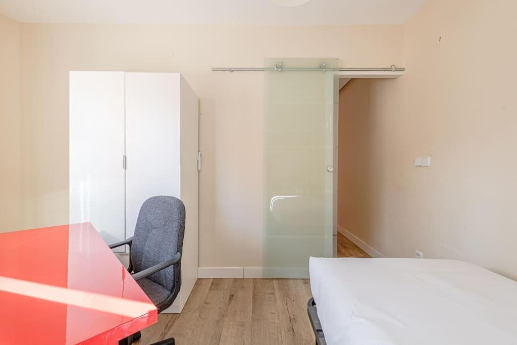 Luminous For 7 Pax In Tetuan - Pb * Madrid
